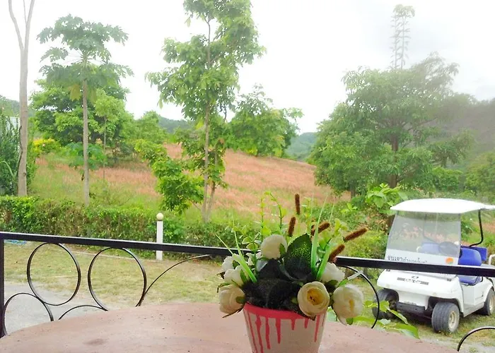 ขุนเขาตำนานไพรรีสอร์ต สวนผึ้ง
