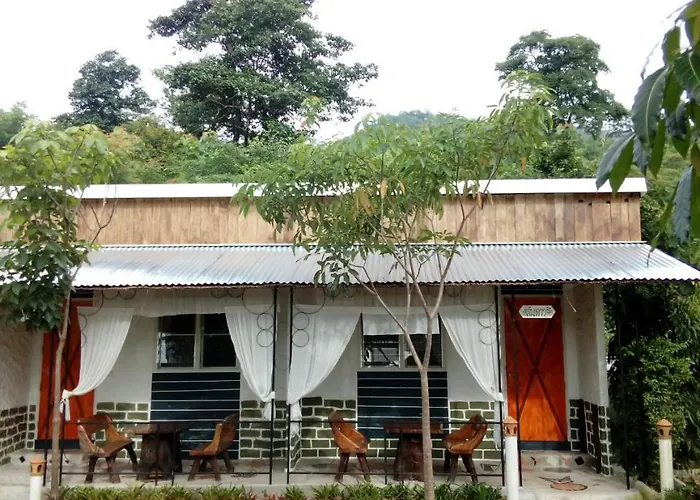 ขุนเขาตำนานไพรรีสอร์ต สวนผึ้ง